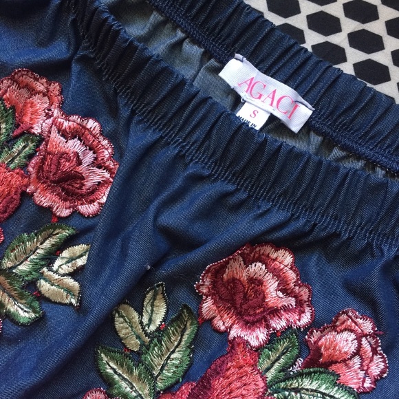 ⭐️4 for$30⭐️off the shoulder shirt embroidered - Picture 4 of 5